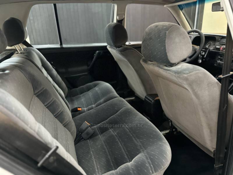 VOLKSWAGEN - GOLF - 2004/1997 - Branca - R$ 33.900,00