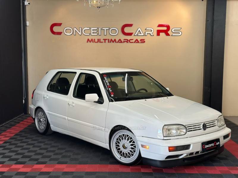 VOLKSWAGEN - GOLF - 2004/1997 - Branca - R$ 33.900,00