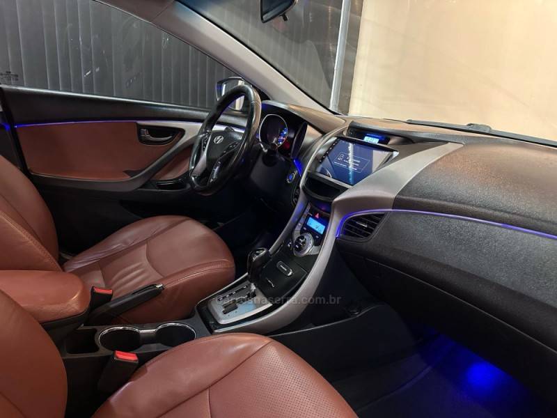 HYUNDAI - ELANTRA - 2013/2014 - Prata - R$ 71.900,00
