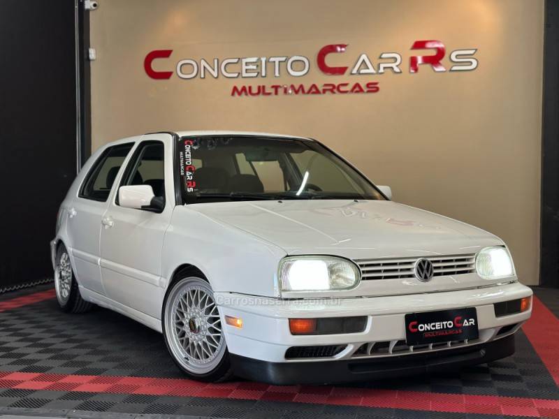 VOLKSWAGEN - GOLF - 2004/1997 - Branca - R$ 33.900,00