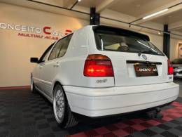 VOLKSWAGEN - GOLF - 2004/1997 - Branca - R$ 33.900,00