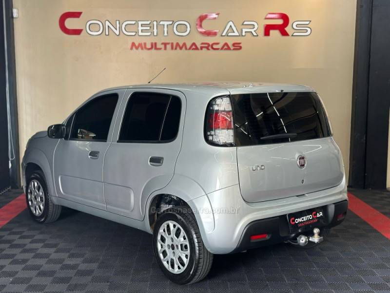 FIAT - UNO - 2021/2021 - Prata - R$ 51.900,00