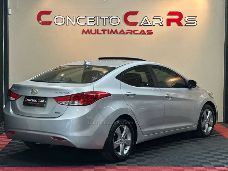 HYUNDAI - ELANTRA - 2013/2014 - Prata - R$ 71.900,00